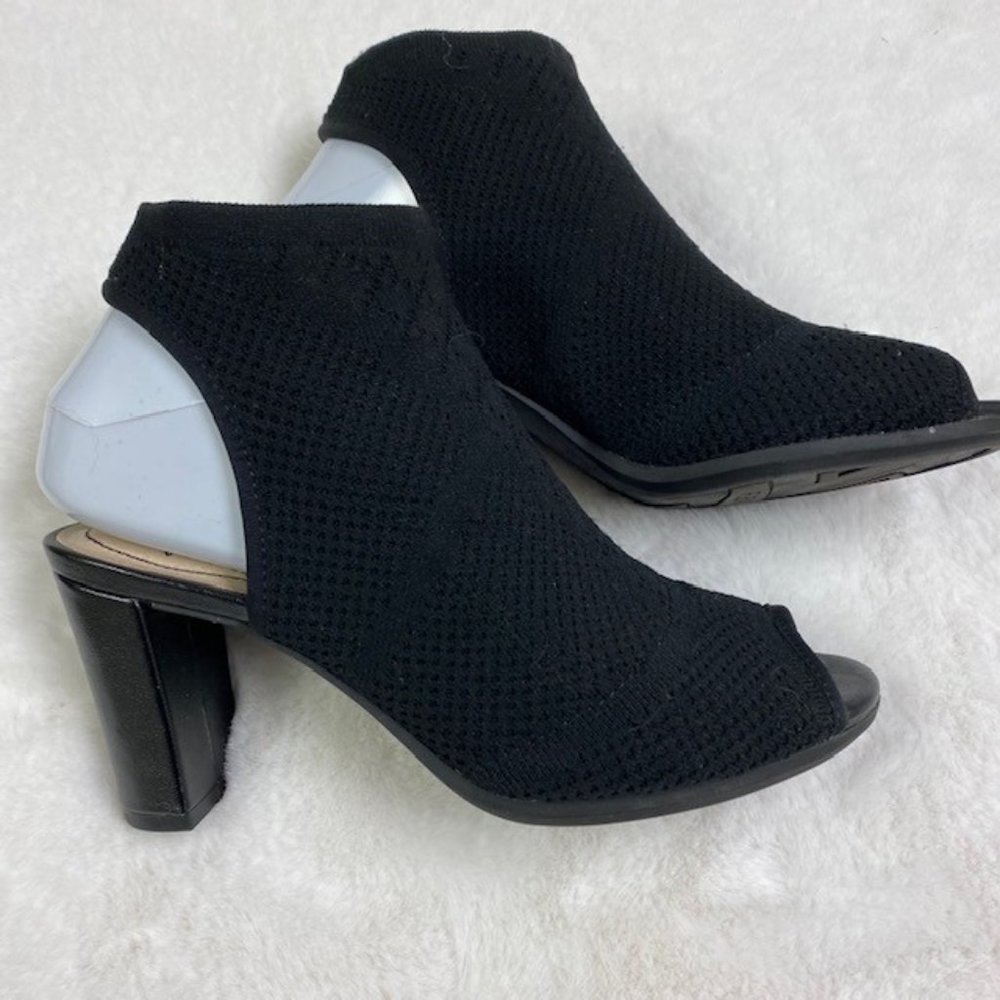 Life Stride Alita‎ Peep Toe Open Back Heels, size 6
